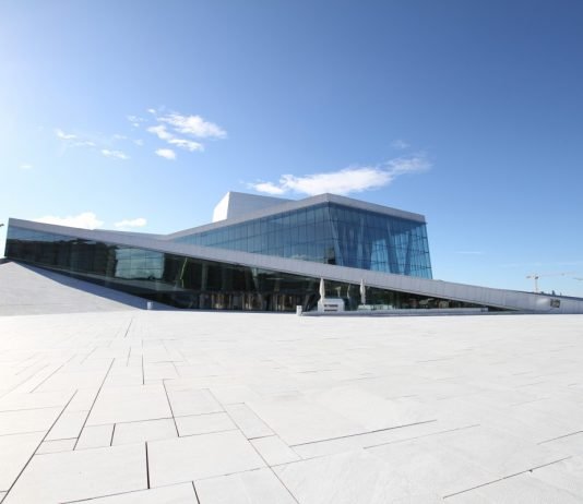 5 motivi per visitare Oslo 5-motivi-per-visitare-oslo-opera-house