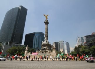 Itinerario in Bus tra Messico, Guatemala e Belize cosa-vedere-citta-del-messico-protesta
