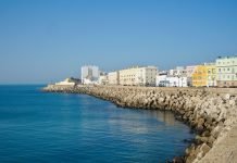 Cadice, cosa vedere nella città emblema dell’andalusia La costa colorata di Cadice - Elena Zappi Wainomi Travelblog
