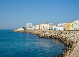 Cadice, cosa vedere nella città emblema dell’andalusia La costa colorata di Cadice - Elena Zappi Wainomi Travelblog