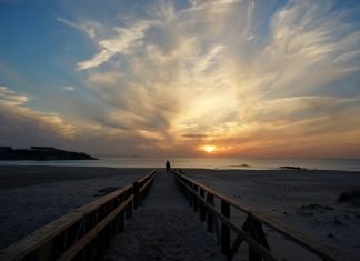 Tarifa, cosa vedere nella città andalusa dei surfisti Tramonto a Tarifa la città del dite e del wind surf