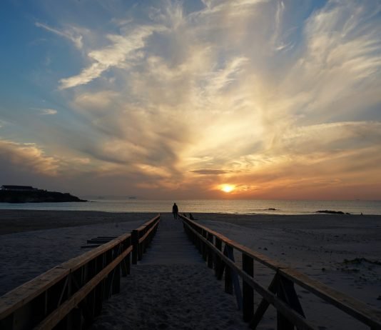 Tarifa, cosa vedere nella città andalusa dei surfisti Tramonto a Tarifa la città del dite e del wind surf
