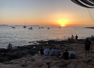Cosa fare a Ibiza in 4 giorni: mare, divertimenti e mercati hippy cosa-fare-a-ibiza-in-4-giorni-mare-divertimenti-e-mercati-hippy-saint-antony-tramonto